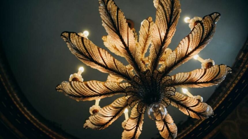 img 5 motive pentru care un candelabru este alegerea perfectă în living