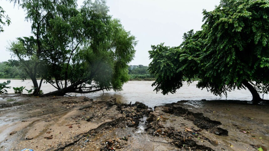 img Uraganul John provoacă decesul a două persoane în Mexic