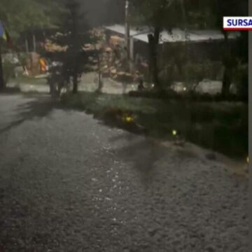 Ploaie torențială transformată în grindină în Cluj și Sălaj