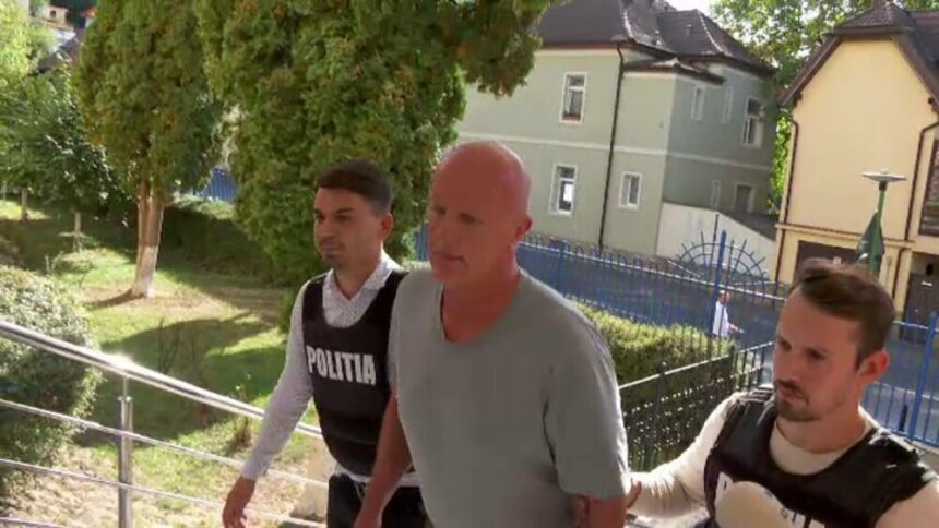 img Motivul incredibil pentru care piromanul din Codlea ar fi incendiat trei mașini și fațada unui bloc