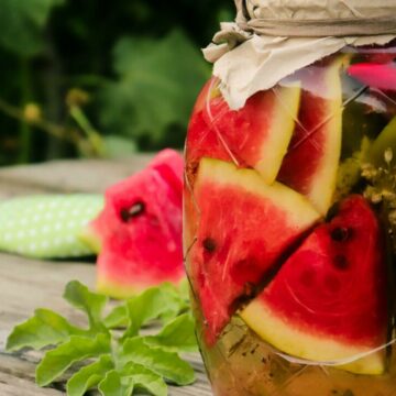 Cum să pregătești pepene murat la borcan pentru iarnă: rețetă tradițională și sfaturi pentru gospodine