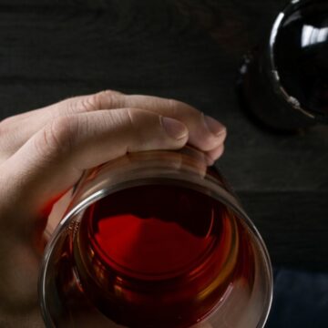 img Tragedie in Iran: 6 persoane decedate si 20 intoxicate din cauza consumului de alcool contrafacut