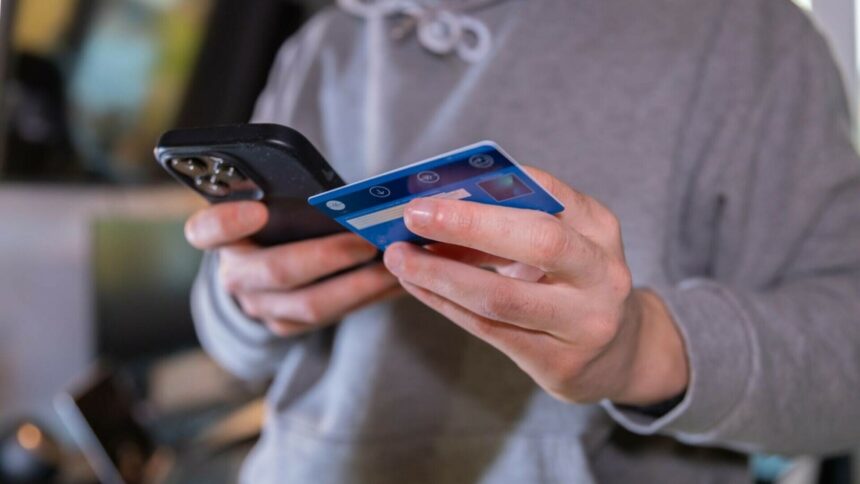 img Cum să te protejezi de înşelăciunile online – sfaturi de la Poliţia Română