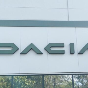 img Dacia oferă compensații financiare angajaților pentru a pleca și a-i înlocui cu roboți