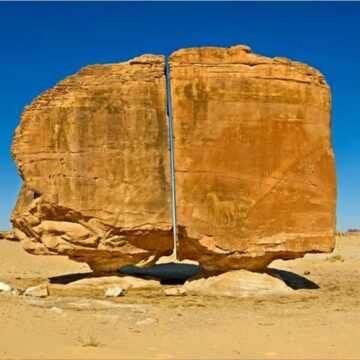 img Misterul celor două pietre uriașe din Arabia Saudită