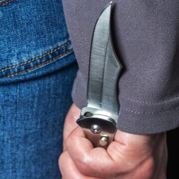 Crimă înfiorătoare în Franța. Un bărbat și-a înjunghiat soția și copiii, apoi a început să atace oameni pe stradă