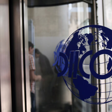 Grupare specializată în contrabandă cu țigări destructurat de DIICOT. Șapte persoane au fost ridicate de mascați