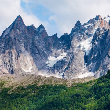 img Alpiniștii blocați pe Mont Blanc din cauza condițiilor meteorologice nefavorabile