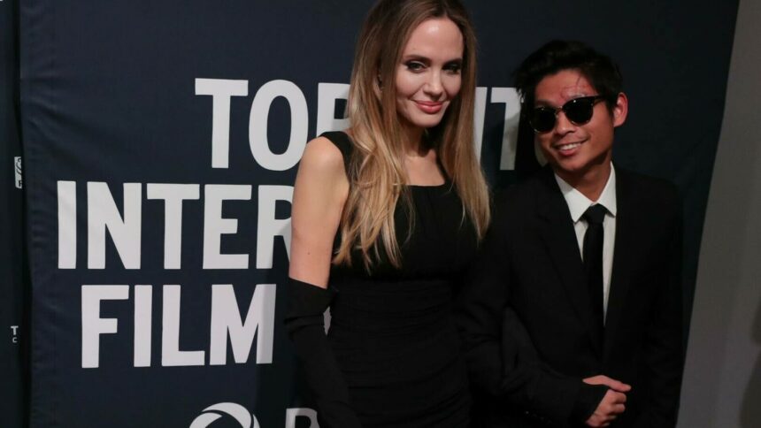 Pax Jolie-Pitt, însoțit de Angelina Jolie pe covorul roșu
