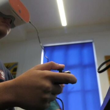 img Inteligenta Artificiala in Sala de Clasa: Beneficii si Controverse