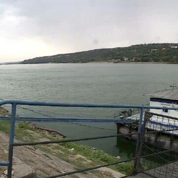 Seceta închide vama Bechet, de la granița cu Bulgaria. Bacul care traversează Dunărea, oprit din cauza debitului redus