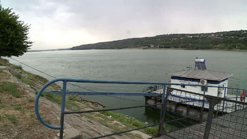 img Seceta închide vama Bechet, de la granița cu Bulgaria. Bacul care traversează Dunărea, oprit din cauza debitului redus