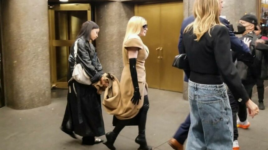 img Madonna, apariție îndrăzneață la New York Fashion Week