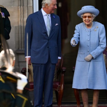 img Reacții contradictorii la statuia reginei Elisabeta a II-a din Irlanda de Nord