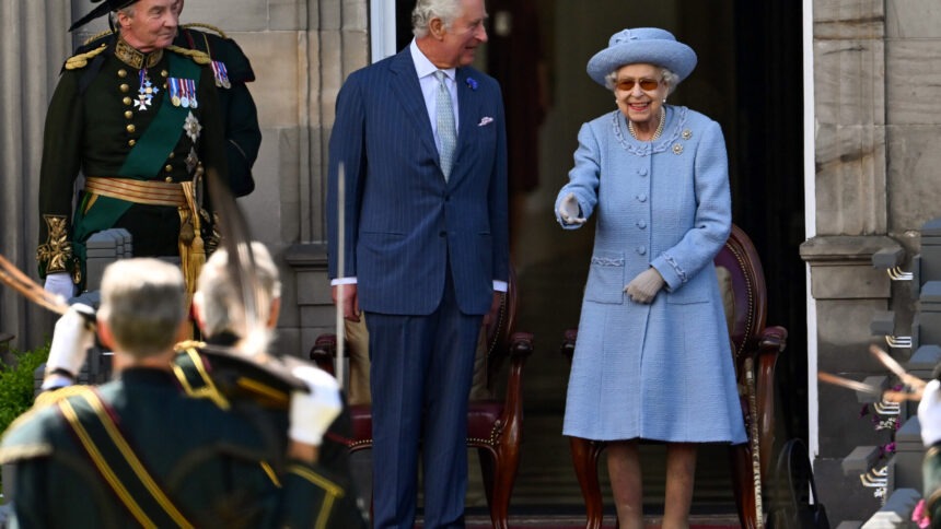 img Reacții contradictorii la statuia reginei Elisabeta a II-a din Irlanda de Nord