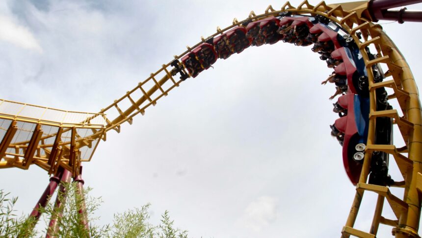 img Problemele pasagerilor unui roller coaster dintr-un mare parc de distracții din Germania