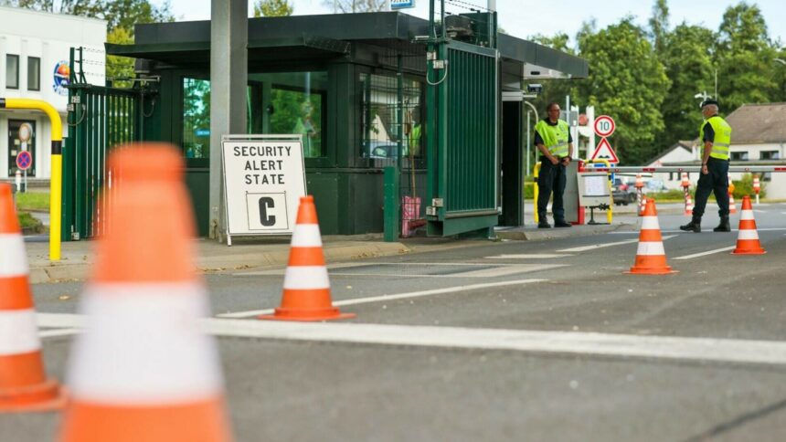 img Atac cu cuțit în Germania: Femeie arestată după ce a înjunghiat șase persoane într-un autobuz