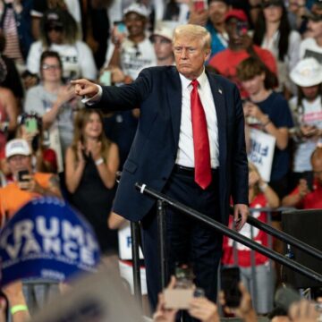 img Donald Trump, trădat de tot mai mulți oameni din partidul său. Un fost senator l-a numit „total dezaxat”