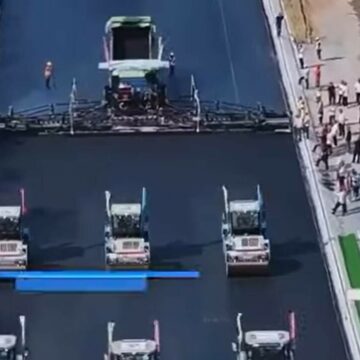 img Inovație în China: Șoseaua de 158 de km asfaltată de roboți și drone