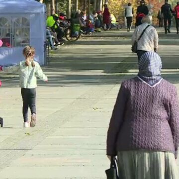 img România îmbătrânește: provocările unei populații în declin demografic