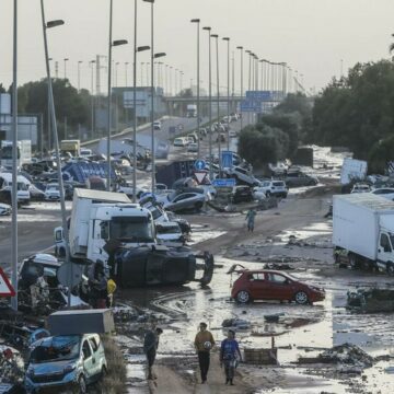 img Inundații devastatoare în Spania: 95 de morți, poduri și clădiri prăbușite