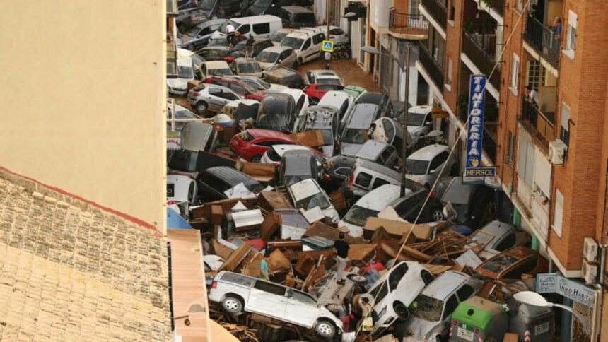 img MAE verifică informațiile privind dispariția a 13 cetățeni români în dezastrul din Spania