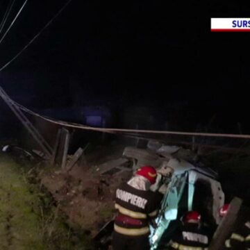 img Cinci tineri din Argeș scapă ca prin minune după un accident grav