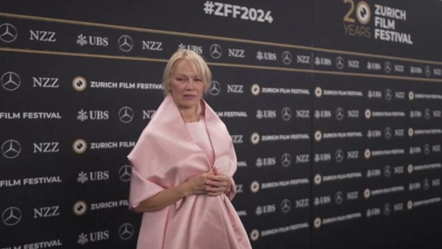 img Pamela Anderson revine în cinematografe într-un nou film