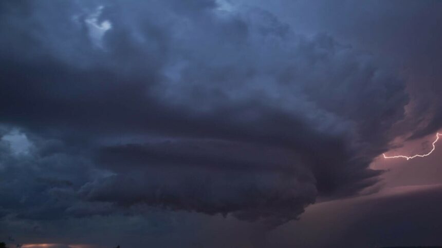 img Dezastre naturale: Fulgerele au provocat aproape 300 de decese în Bangladesh