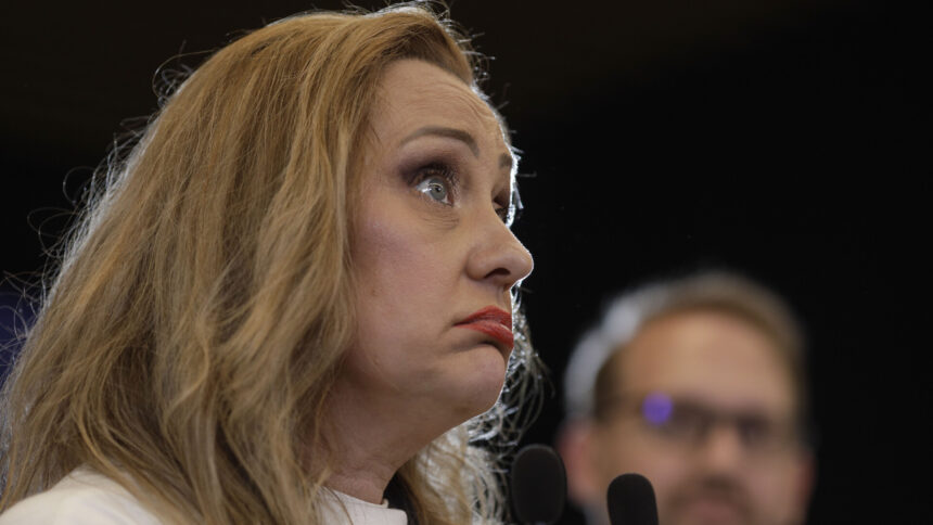 img Elena Lasconi critica arhiepiscopul Teodosie pentru sfaturile sale referitoare la relatiile dintre femei si barbati