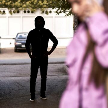 img Tâlhar extrem de violent din Iași, pus la pământ de un tânăr curajos. Finalul este cu totul neașteptat