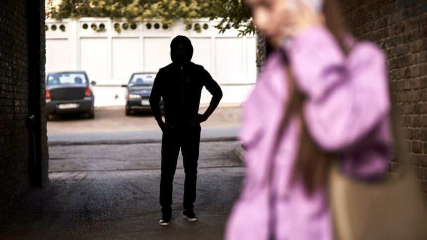 img Tâlhar extrem de violent din Iași, pus la pământ de un tânăr curajos. Finalul este cu totul neașteptat