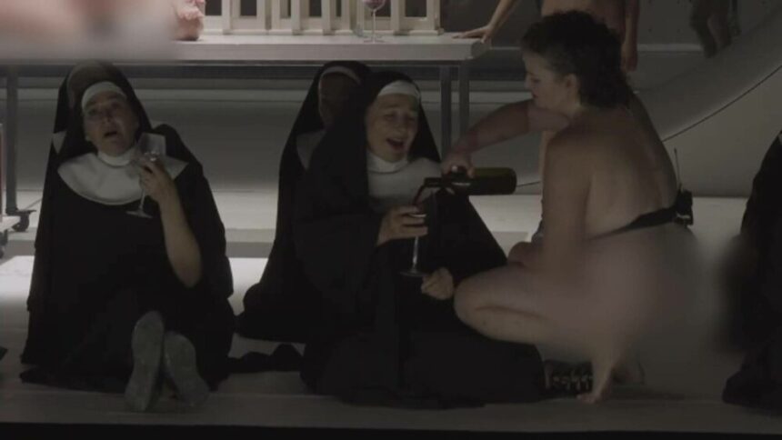 img Scandal la Opera din Stuttgart: raporturi sexuale nesimulate și piercing pe scenă