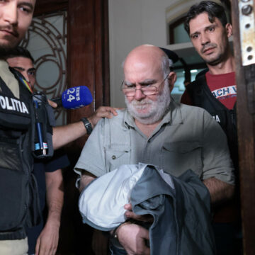 img Alfred Bulai rămâne în arest la domiciliu. Fostul profesor de la SNSPA nu mai are voie să ia legătura cu asistenta sa