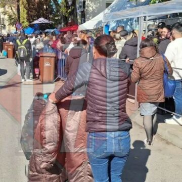 img Femeia care a reciclat sute de PET-uri de la Pelerinajul Sfintei Parascheva din Iași