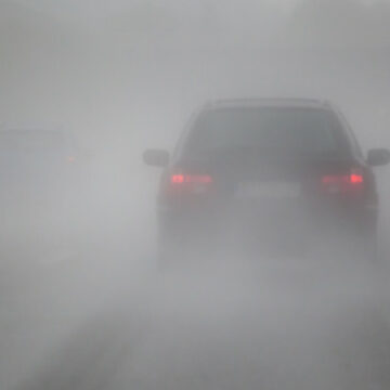 Traficul rutier îngreunat din cauza ceții în mai multe județe din țară