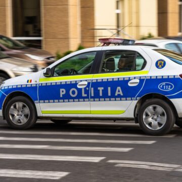 img Femeia din Gorj care a tăiat cauciucurile mașinilor de poliție din curtea unei secții a fost reținută