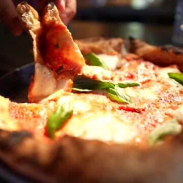 img Românii, pe locul doi în Europa la consumul de pizza. De ce apelează oamenii la produsele congelate