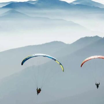 Instructor de zbor a murit după ce a căzut de la înălțime în timpul unui zbor cu parapanta în Brașov