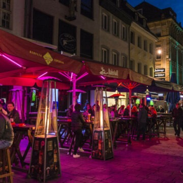 img Descoperă orașul Düsseldorf: locul cu cel mai lung bar din lume