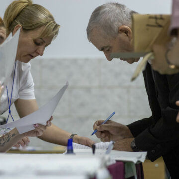 23 de partide și alianțe au depus liste de candidați în București. Pe cine mizează marile formațiuni politice