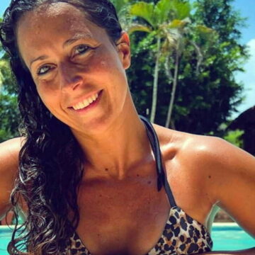 img Tragedie neașteptată. O influenceriță cunoscută a murit după ce a fost atacată de un pește spadă