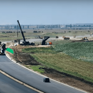 Firma românească unde un simplu șofer are un salariu mai mare decât un prefect face angajări. Ce meserii se caută