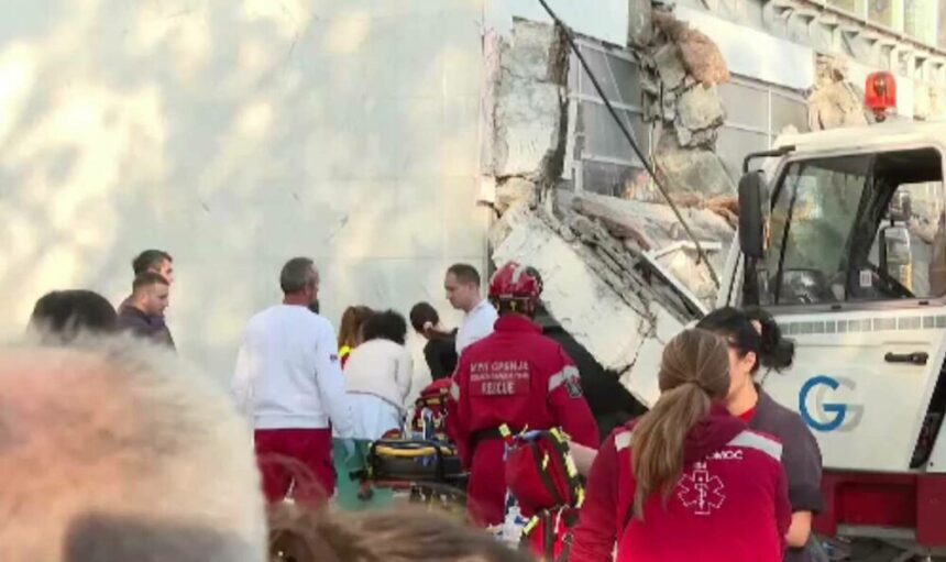 img Doliu național în Serbia după cei 14 morți sub acoperișul gării din Novi Sad