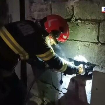 img Intervenție neobișnuită a pompierilor într-un bloc din Râmnicu Vâlcea