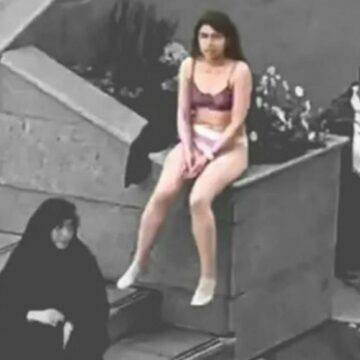 Studentă din Iran arestată după ce s-a dezbrăcat în semn de protest