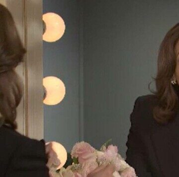 img Kamala Harris, apariție surprinzătoare cu două zile înainte de alegeri. S-a lăsat cu aplauze