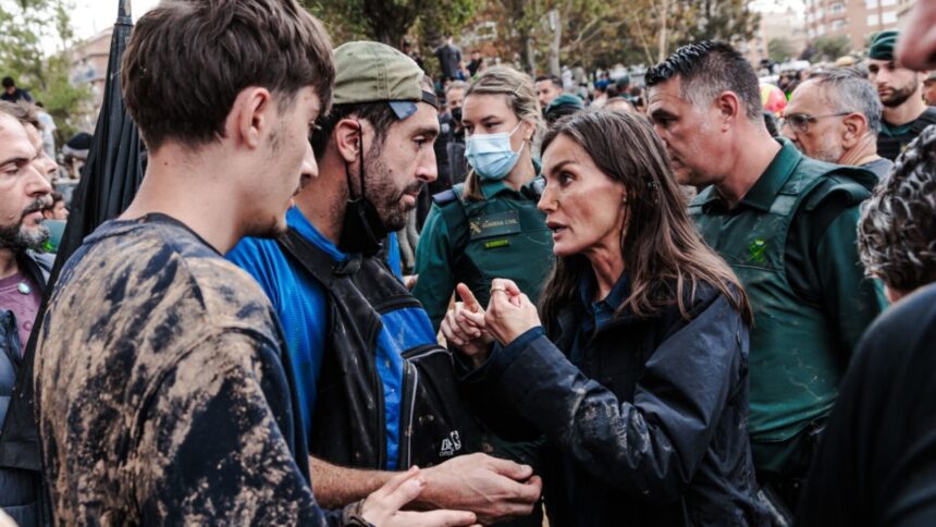 img Reacție neașteptată a reginei Spaniei după atacul cu noroi din regiunea Valencia