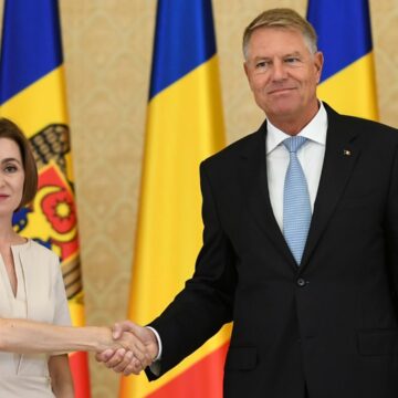 img Iohannis felicită victoria Maiei Sandu în finala prezidențială din Republica Moldova