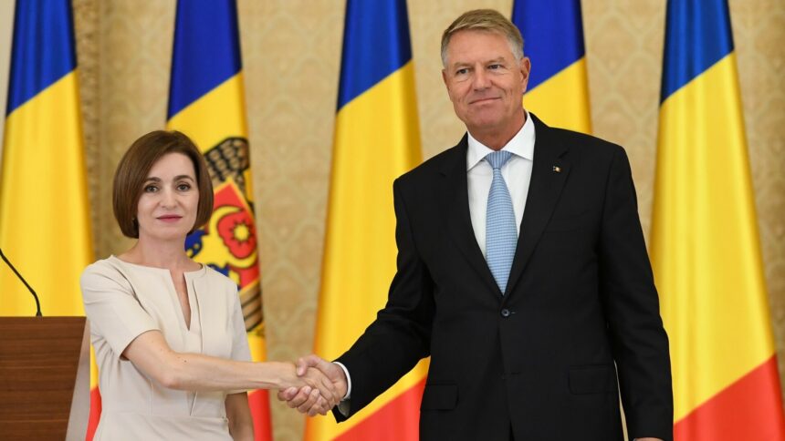 Iohannis felicită victoria Maiei Sandu în finala prezidențială din Republica Moldova